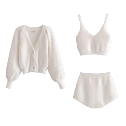Conjuntos de dos piezas para mujer: cárdigan blanco de felpa de mohair con botones, abrigos, tops con sujetador y minipantalones cortos a juego.