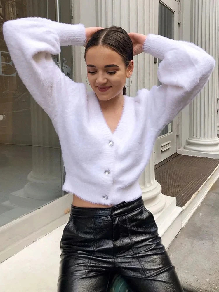 Conjuntos de dos piezas para mujer: cárdigan blanco de felpa de mohair con botones, abrigos, tops con sujetador y minipantalones cortos a juego.