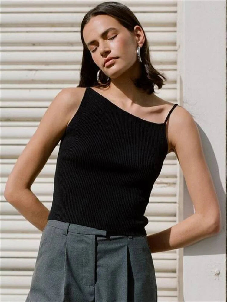 Camiseta negra de moda acanalada para mujer, jersey de espagueti, informal, de retazos, sin mangas, verano 2025, top ajustado para mujer