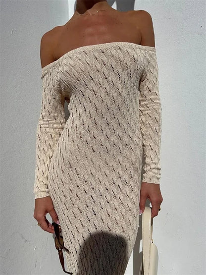 Vestido largo de punto con hombros descubiertos: vestido de punto calado con diseño patchwork
