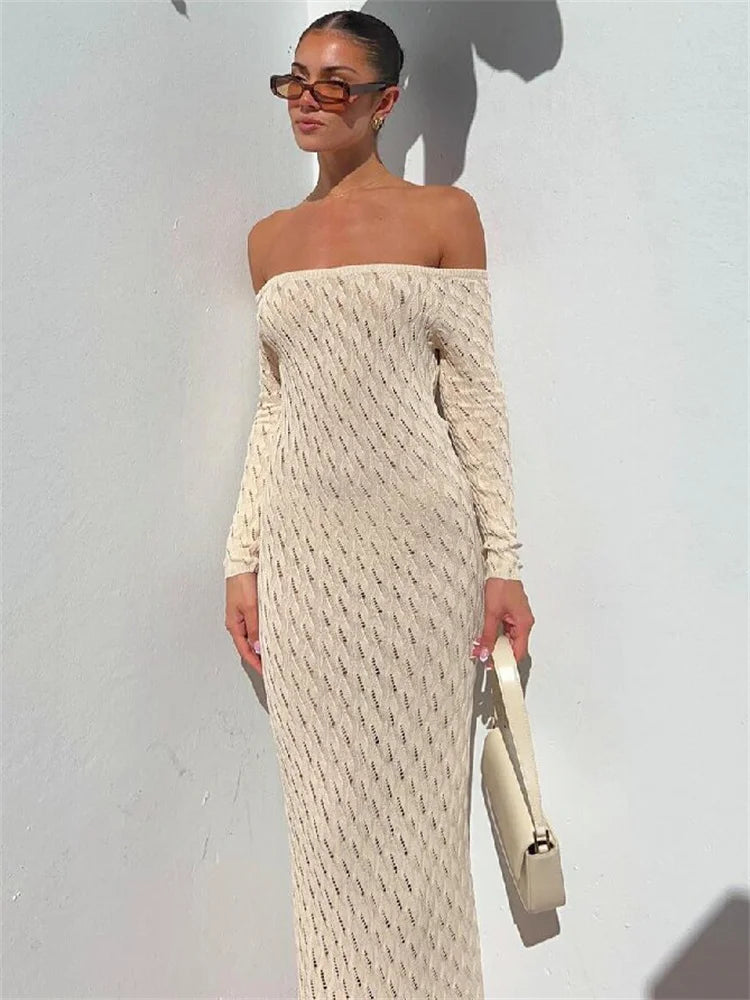Vestido largo de punto con hombros descubiertos: vestido de punto calado con diseño patchwork