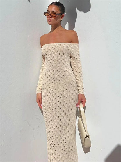 Vestido largo de punto con hombros descubiertos: vestido de punto calado con diseño patchwork