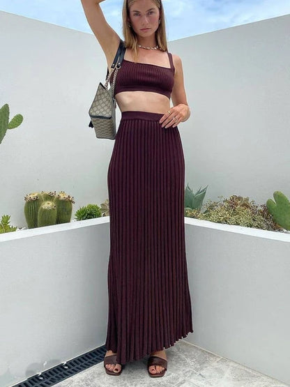Nuevos conjuntos de dos piezas de punto blanco para mujer, top de tirantes acanalado y falda de punto plisada, conjuntos de vestido largo de verano para mujer.