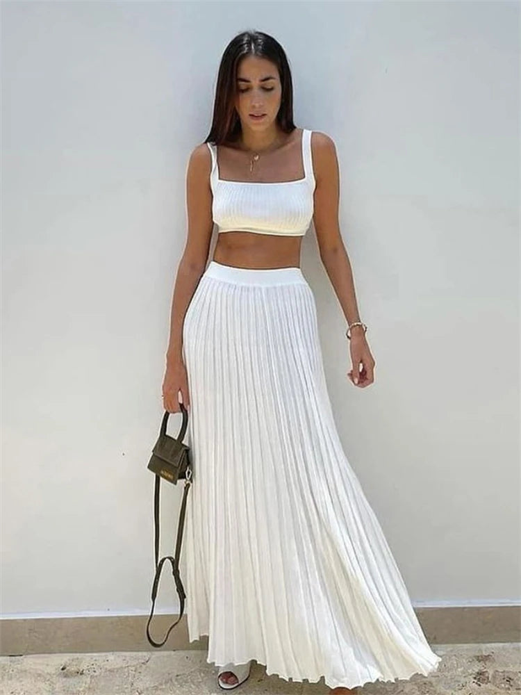 Nuevos conjuntos de dos piezas de punto blanco para mujer, top de tirantes acanalado y falda de punto plisada, conjuntos de vestido largo de verano para mujer.