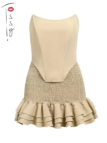 Conjunto de 2 piezas de camiseta sin mangas ajustada con espalda descubierta y falda acampanada con volantes fruncidos para mujer, moda de verano sexy 2025