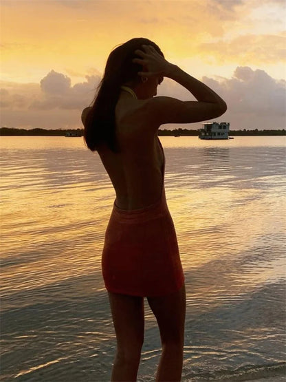 Vestido de punto con espalda descubierta y degradado de verano para mujer, nuevo minivestido de fiesta de playa con cuello halter, vestido de suéter elástico ajustado para mujer 2025