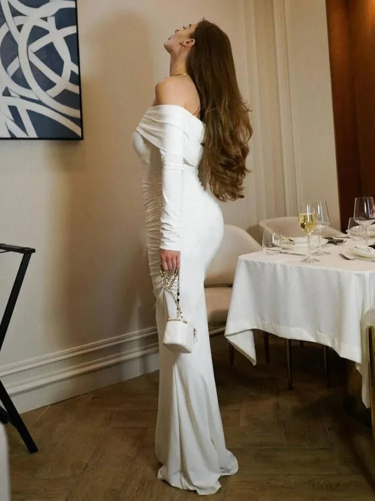 Vestido largo plisado blanco elegante para mujer, con hombros descubiertos y cintura alta, liso, para fiesta