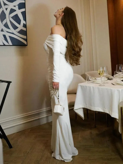 Vestido largo plisado blanco elegante para mujer, con hombros descubiertos y cintura alta, liso, para fiesta