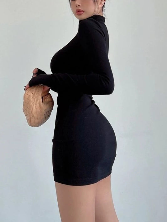 Vestido minivestido ajustado plisado negro de manga larga con cuello alto, sexy, para otoño e invierno, ropa de calle para mujer, ropa de fiesta Y2K para club.