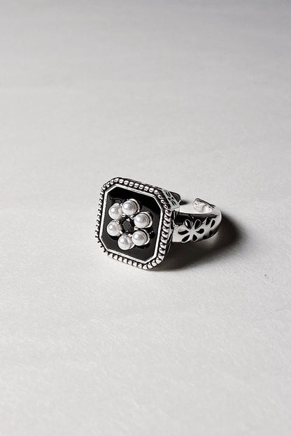 Flower Pattern Pearl Ring Set