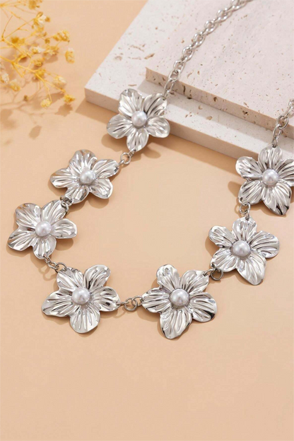 Cadena de cintura con flores de metal y perlas sintéticas 