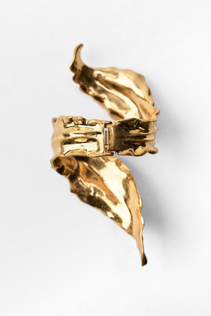 Pulsera de hojas retorcidas 