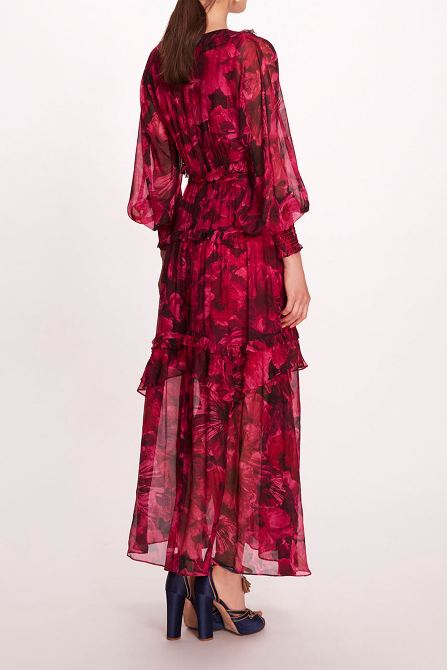 Vestido midi con mangas farol y volantes florales 