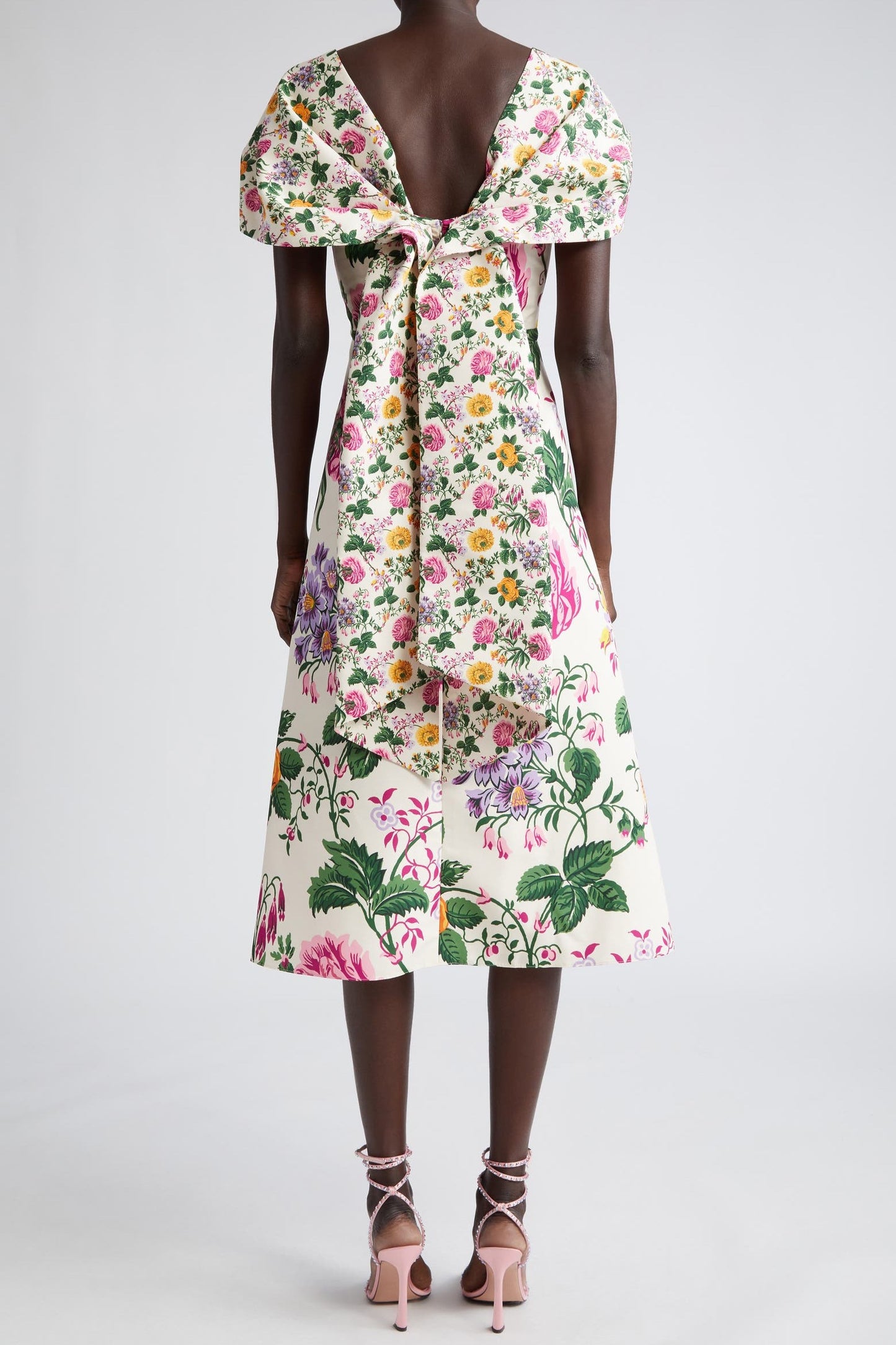 Vestido midi de manga corta drapeado con lazo floral 