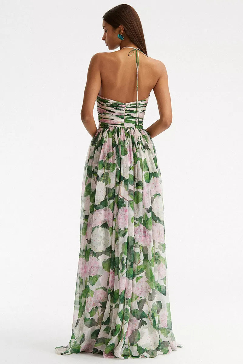 Vestido largo plisado con cuello halter y hombros descubiertos con estampado floral 