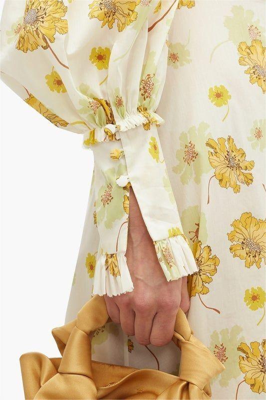Vestido largo con cuello alto y mangas farol con estampado floral 