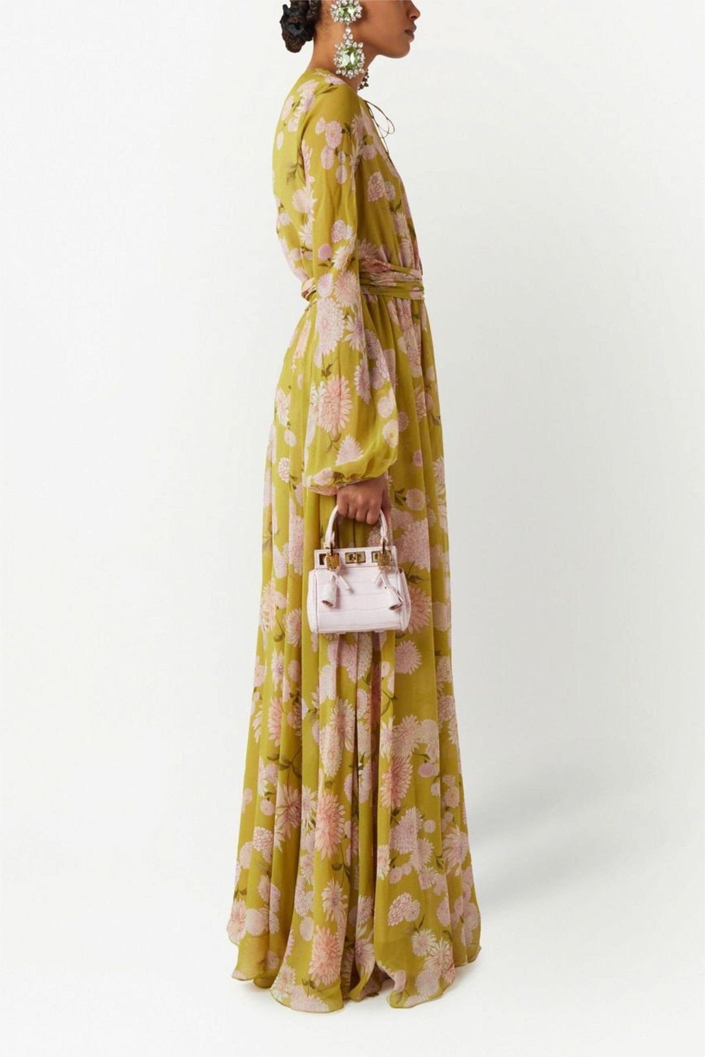 Vestido largo con mangas abullonadas y encaje floral 