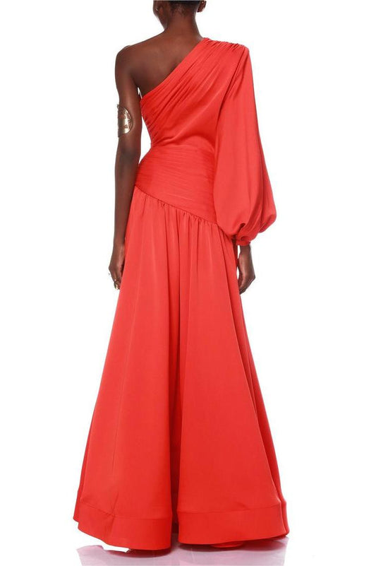 Vestido largo de satén plisado con un solo hombro y manga larga 
