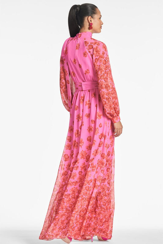 Vestido largo con encaje y mangas farol con flores 