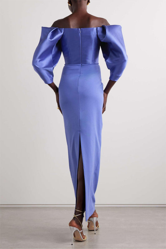 Vestido largo de satén liso con hombros descubiertos 