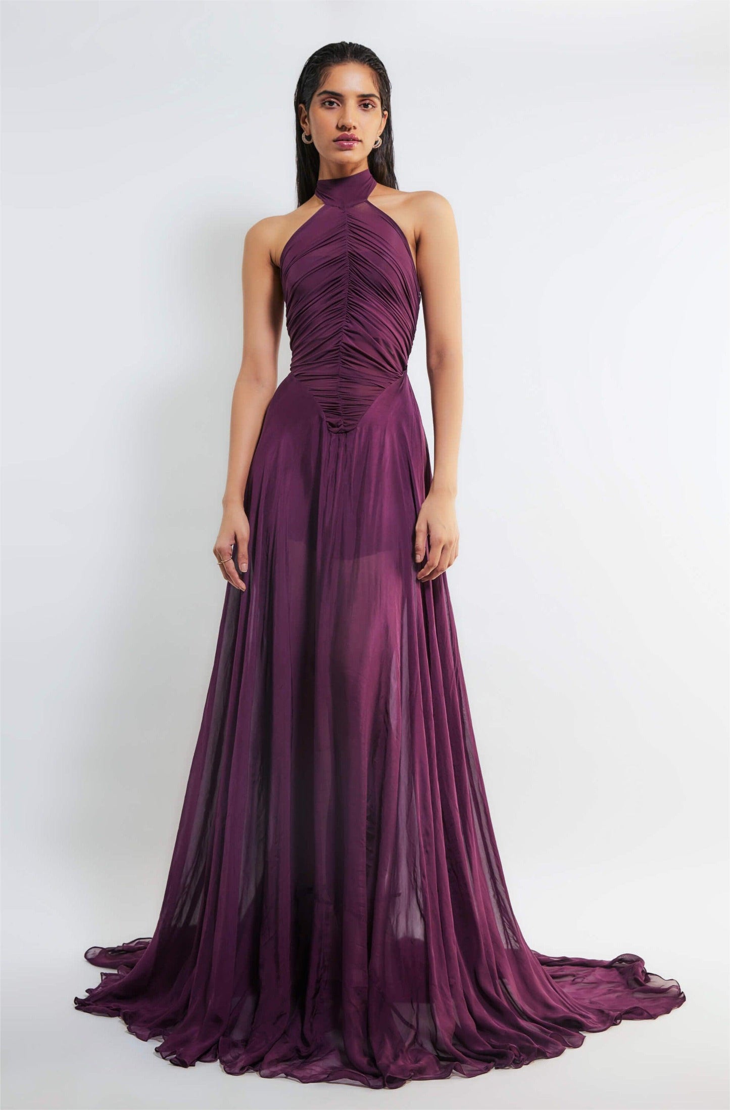 Vestido largo fruncido con cuello halter liso 