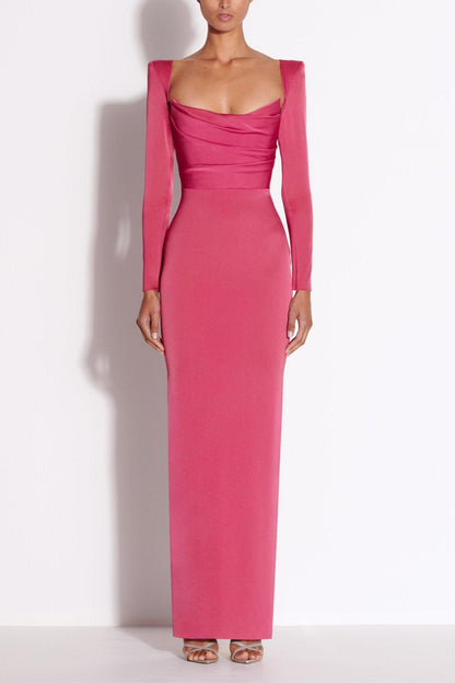 Vestido largo de satén con cuello cuadrado y manga larga 