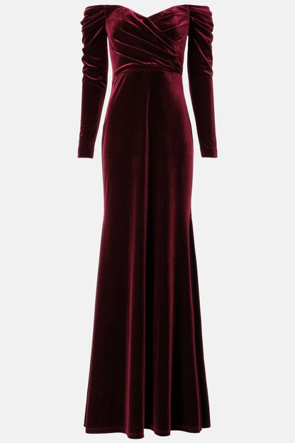 Vestido largo de terciopelo liso con hombros descubiertos 