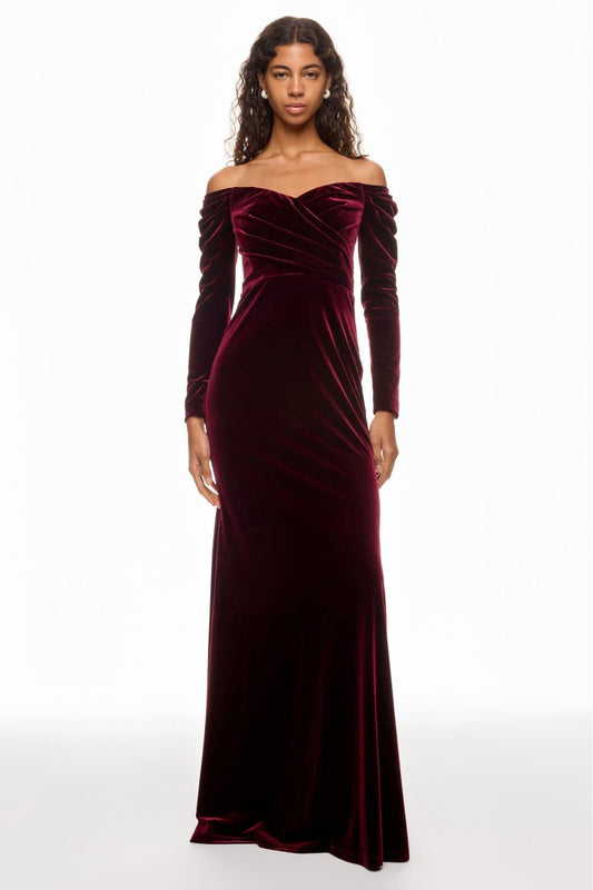 Vestido largo de terciopelo liso con hombros descubiertos 