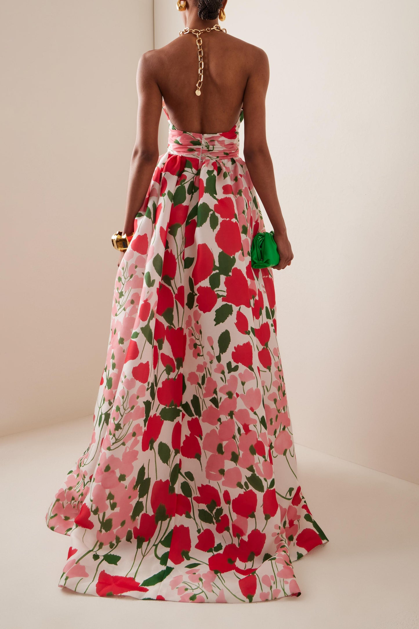 Vestido largo floral con cuello halter de metal 