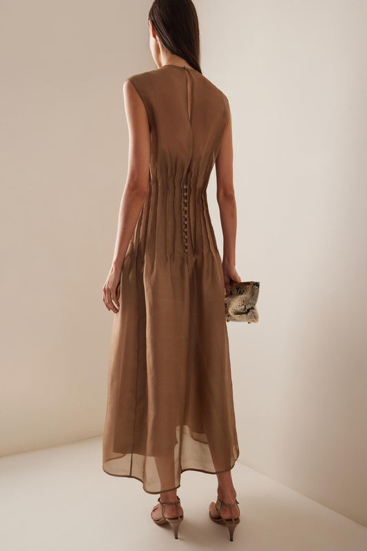 Vestido midi sin mangas con cuello redondo y pliegues de palillo 