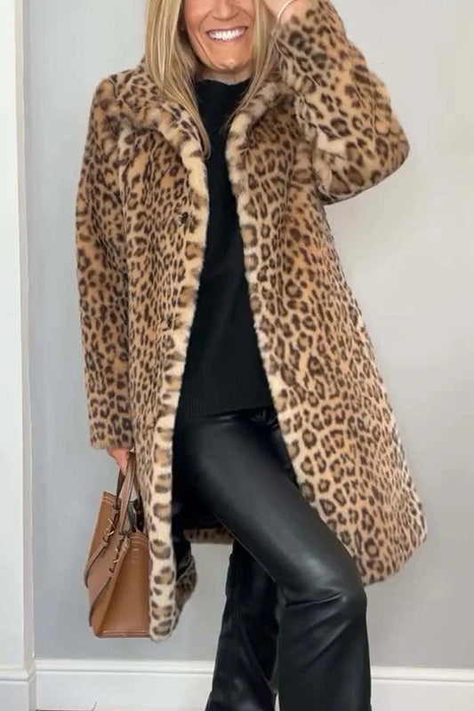 Abrigo de felpa de manga larga y largo medio con solapa y estampado de leopardo
