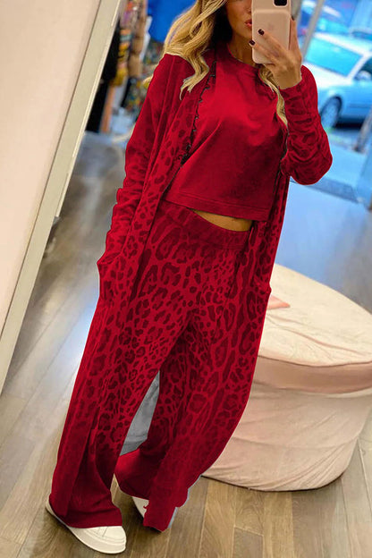 Conjunto de dos piezas con estampado festivo en color rosa elegante