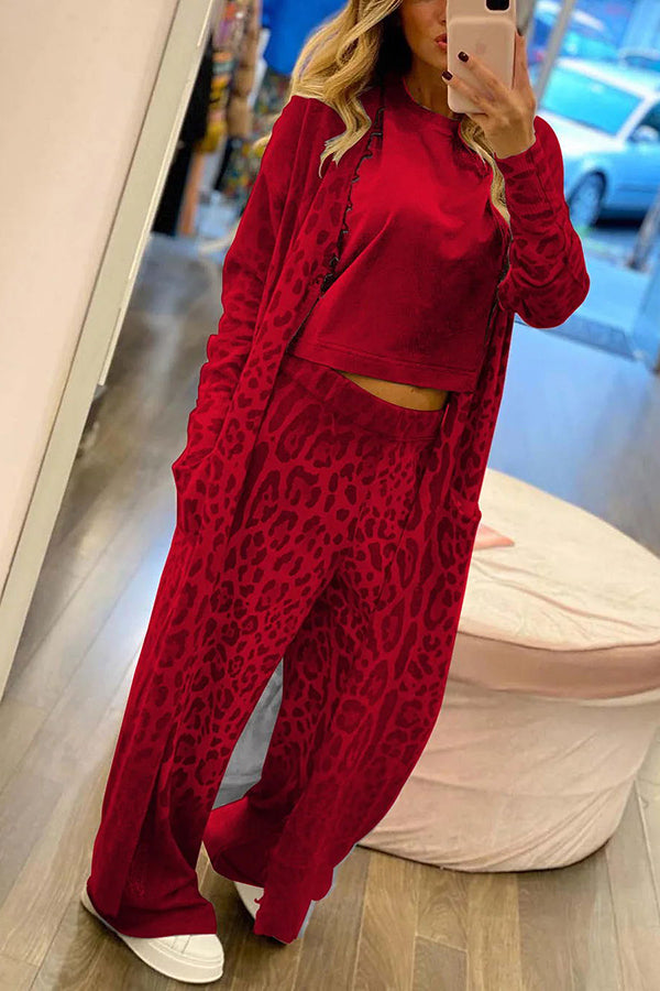 Conjunto de dos piezas con estampado festivo en color rosa elegante