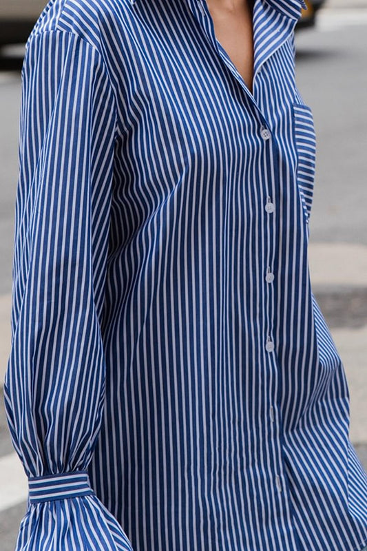 Camisa holgada de manga larga con bolsillos y volantes con estampado de rayas