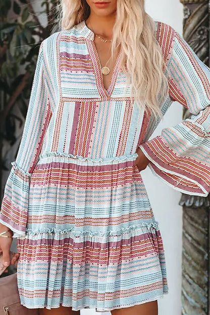 Vestido corto informal holgado de manga corta con cuello en V y estampado retro 