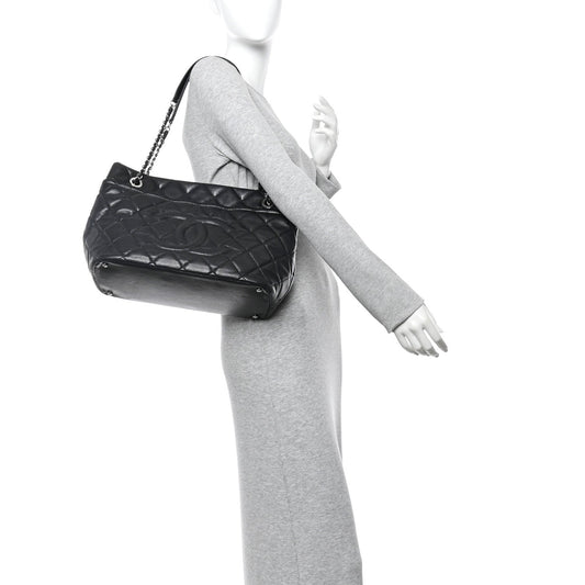 Caviar Quilted Timeless CC Soft Tote Black