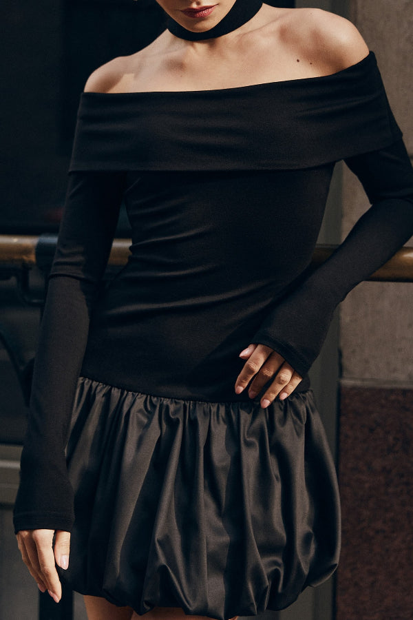Vestido mini abullonado con manga larga y hombros descubiertos 