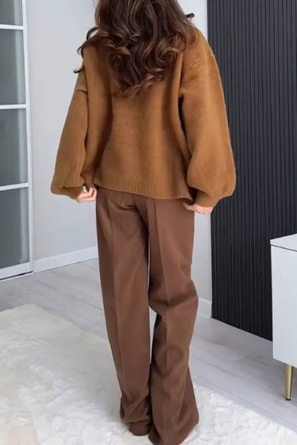 Chaqueta tipo suéter con cuello en V y bolsillos versátiles de color liso