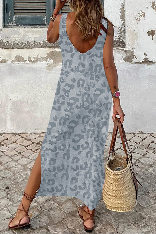 Vestido largo informal gris con estampado de leopardo y aberturas laterales