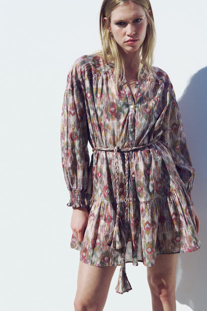 Vestido mini con volantes y mangas largas abullonadas con estampado floral 