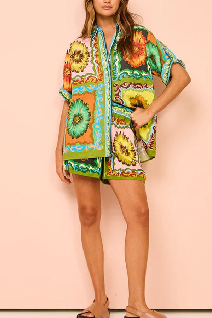 Traje de dos piezas de lino con estampado de margaritas, versátil y moderno, con pantalones cortos casuales holgados