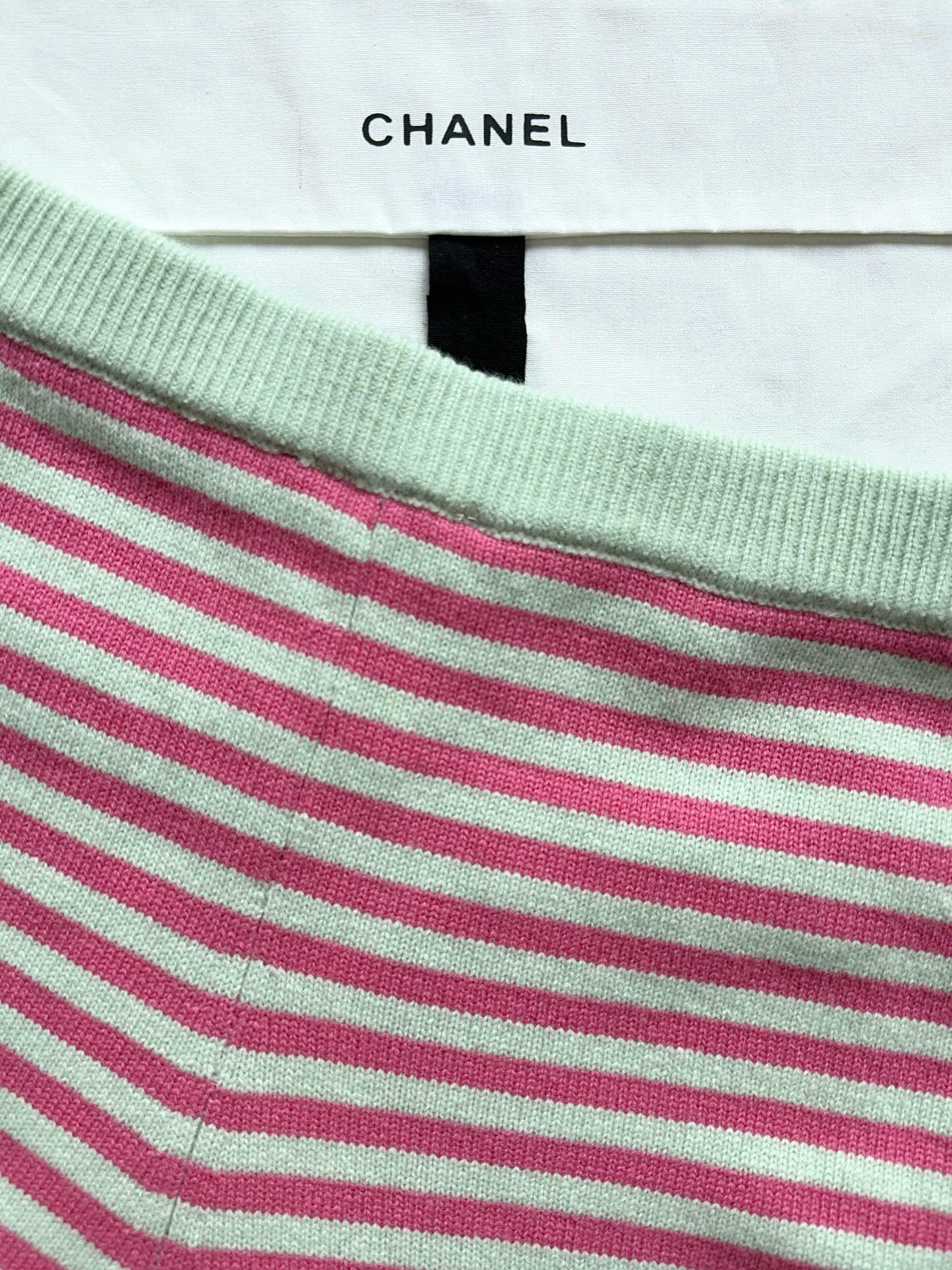 Chanel 25P Shorts Pink Mix Green Cashmere 237317