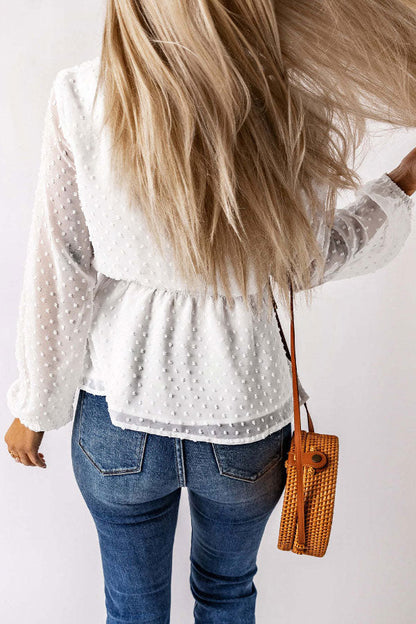 Elegante blusa de lunares con cuello en V, botones y cintura anudada
