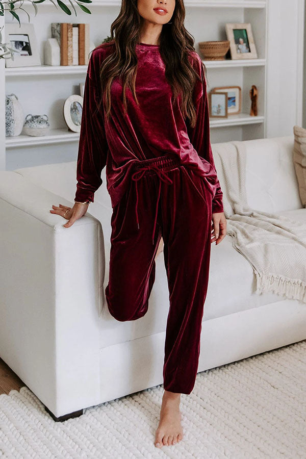 Conjunto de top de cuello redondo y pantalón largo con cordón de terciopelo rojo sólido