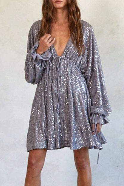 Vestido de lentejuelas con cordón, espalda descubierta, mangas globo y cuello en V