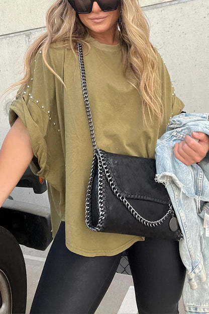 CAMISETA EXTRA GRANDE CON TACHUELAS, MANGA ENROLLADA Y LAVADA