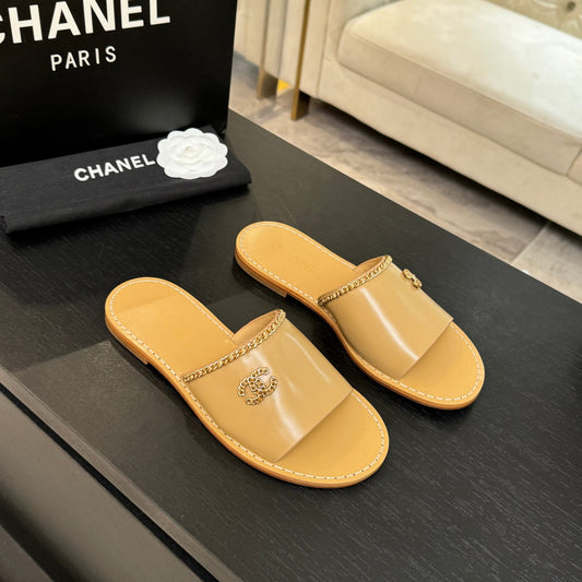 CC 26C Double C Chain Cross Beige Sheepskin
