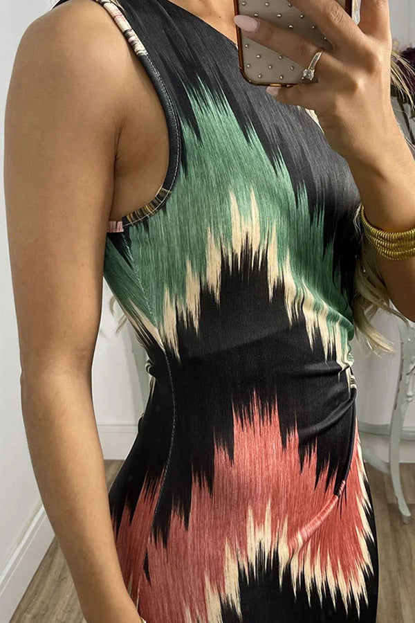 Vestido ajustado con estampado floreciente y hombros inclinados irregulares 