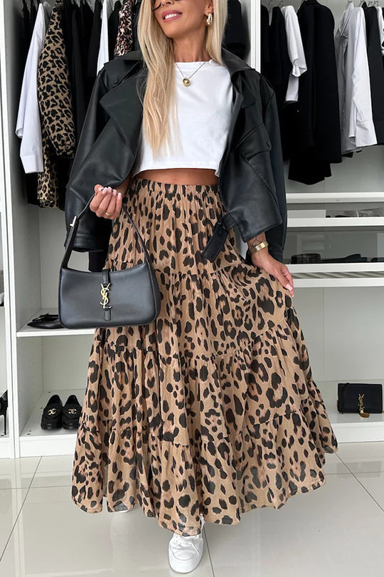 Falda larga en capas con cintura elástica y estampado de leopardo, única y cómoda.
