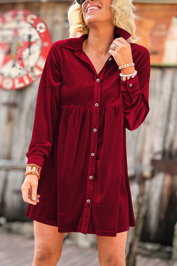 Vestido camisero de terciopelo con volantes y mangas largas y botones